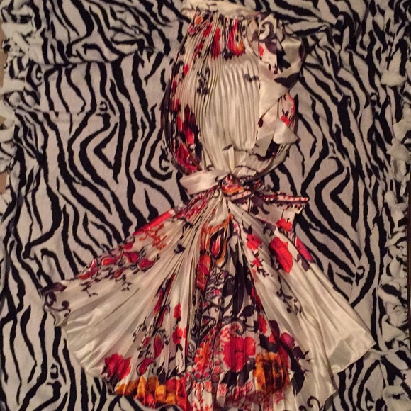 Dress 💁🏾♀️ - Picture 2 of 2